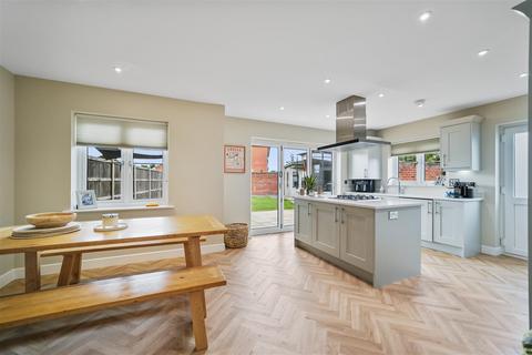 3 bedroom semi-detached house for sale, The Avenue, Lawford Green