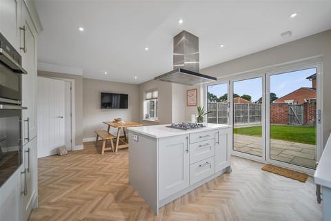 3 bedroom semi-detached house for sale, The Avenue, Lawford Green