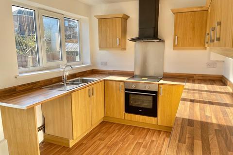 3 bedroom semi-detached house to rent, Highstone Vale, BARNSLEY