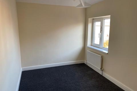 3 bedroom semi-detached house to rent, Highstone Vale, BARNSLEY