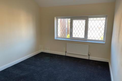 3 bedroom semi-detached house to rent, Highstone Vale, BARNSLEY