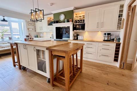 4 bedroom detached bungalow for sale, Moor Lea, Braunton EX33