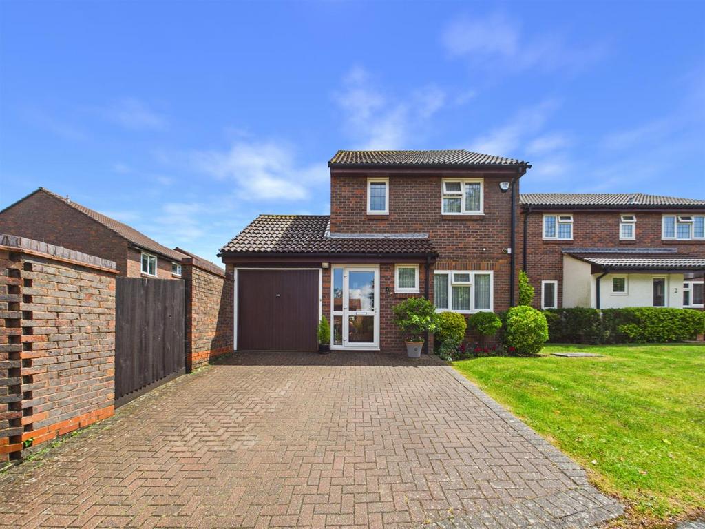 Detached house exterior, driveway, garage