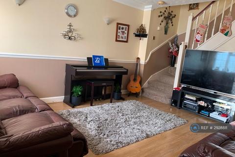 2 bedroom terraced house to rent, Pacific Close, Feltham, TW14
