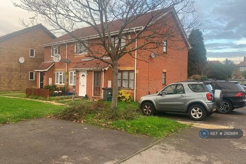 2 bedroom terraced house to rent, Pacific Close, Feltham, TW14