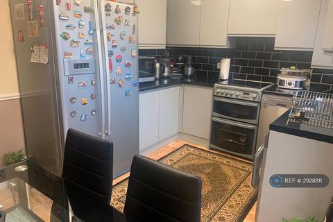 2 bedroom terraced house to rent, Pacific Close, Feltham, TW14