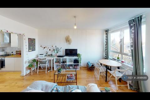 3 bedroom flat to rent, Fern Court, London, SE14