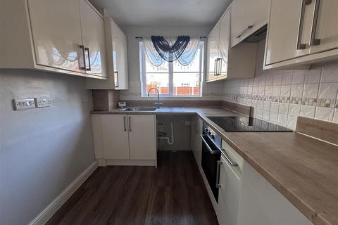 3 bedroom detached house to rent, Town Lands Close, Wombwell, Barnsley