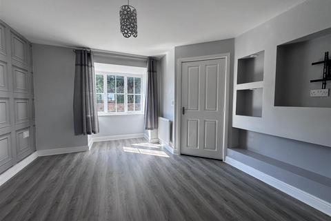 3 bedroom detached house to rent, Town Lands Close, Wombwell, Barnsley