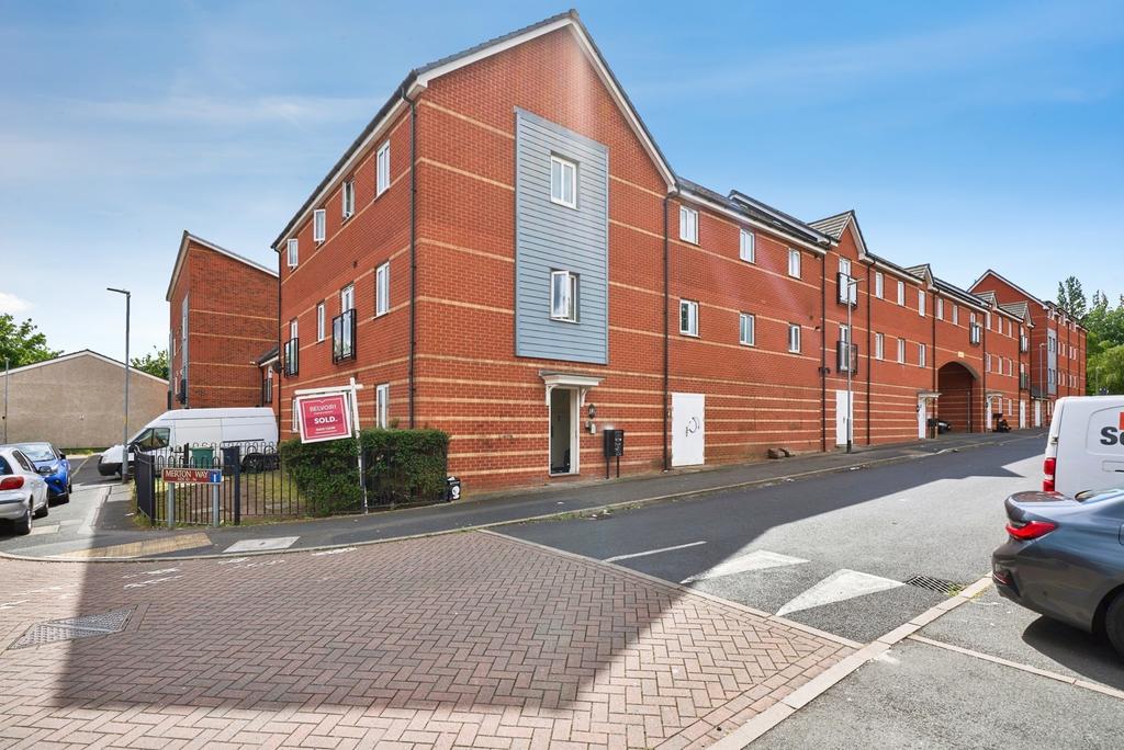 2 bedroom flat for sale