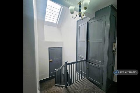 2 bed flat/apartment for rent in High St, Andover, SP10