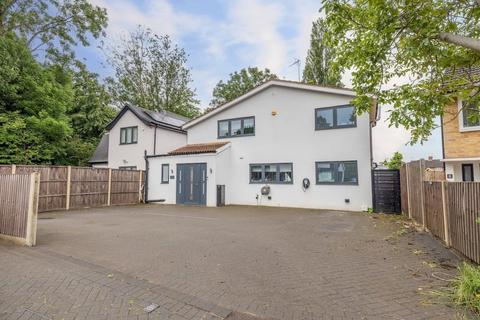 5 bedroom detached house for sale, Sheepcote Gardens, Denham UB9