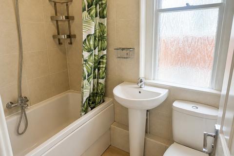 2 bedroom flat to rent, Parchment Street, Furnished, Winchester