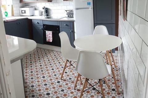 4 bedroom flat to rent, Wimbourne Street