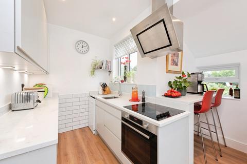 2 bedroom bungalow for sale, Tudor Avenue, Worcester Park, KT4