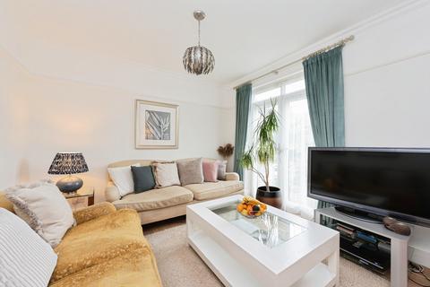 2 bedroom bungalow for sale, Tudor Avenue, Worcester Park, KT4