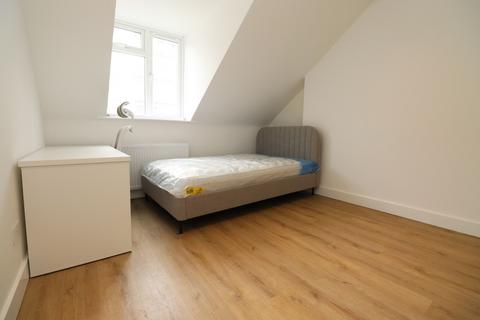 2 bedroom flat to rent, Holdenhurst Road, Bournemouth BH8