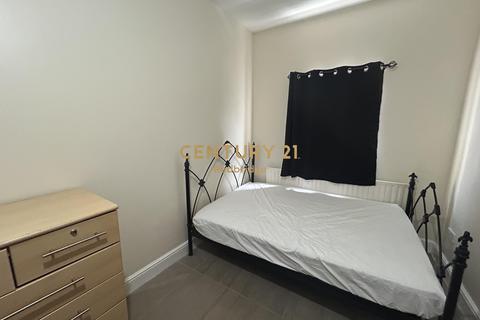 Studio to rent, St. Marys Road, ILFORD IG1