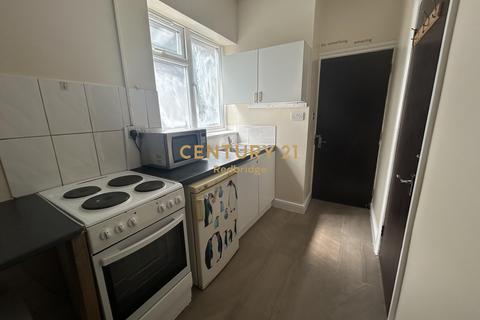Studio to rent, St. Marys Road, ILFORD IG1