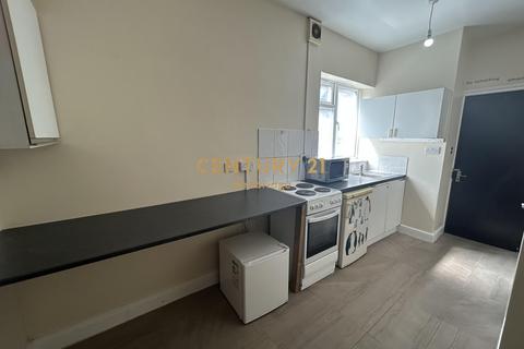 Studio to rent, St. Marys Road, ILFORD IG1