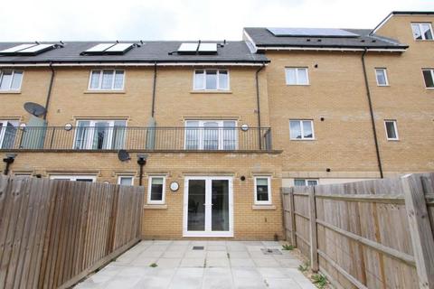 4 bedroom terraced house to rent, Varcoe Gardens, Hayes UB3