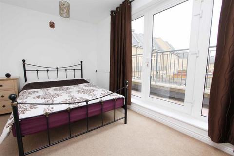 4 bedroom terraced house to rent, Varcoe Gardens, Hayes UB3