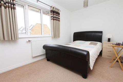 4 bedroom terraced house to rent, Varcoe Gardens, Hayes UB3
