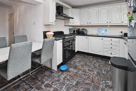 3 bedroom semi-detached house for sale, Woodside Avenue, Benfleet SS7