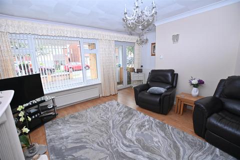 3 bedroom semi-detached house for sale, Woodside Avenue, Benfleet SS7