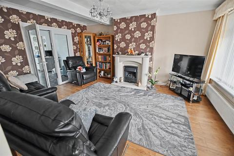 3 bedroom semi-detached house for sale, Woodside Avenue, Benfleet SS7