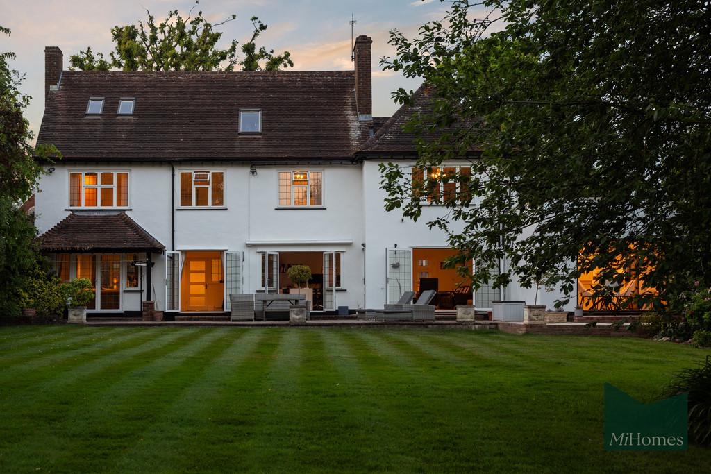 House exterior, garden
