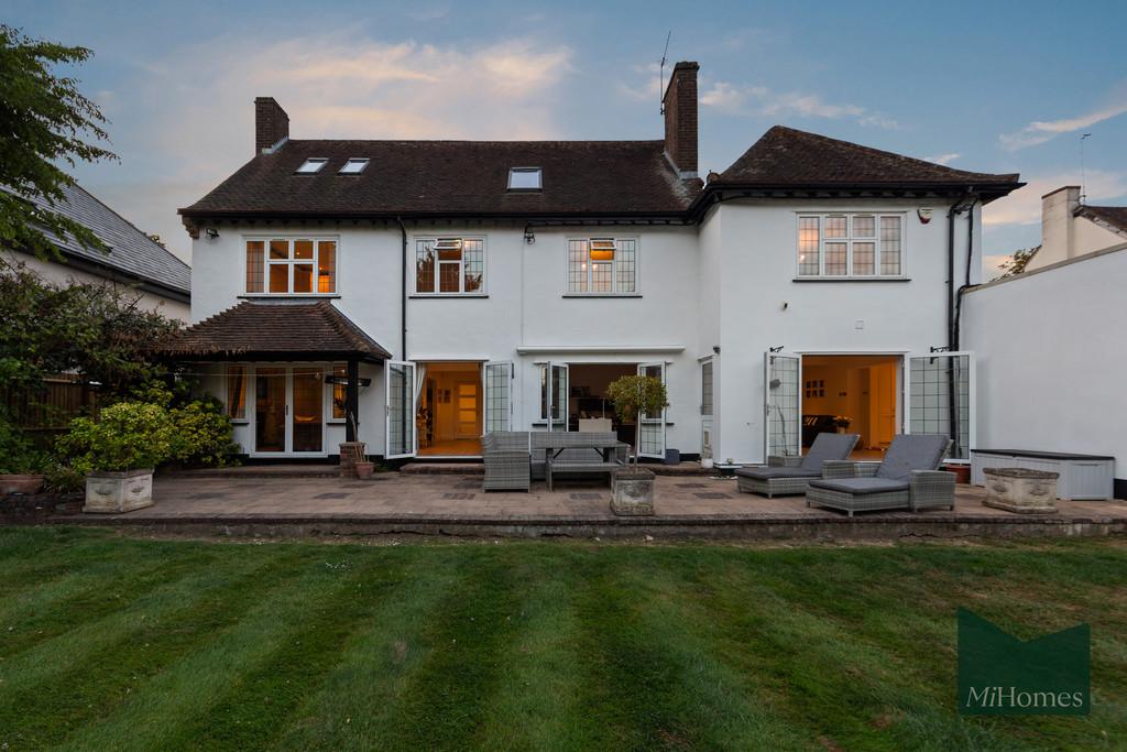 House exterior, garden