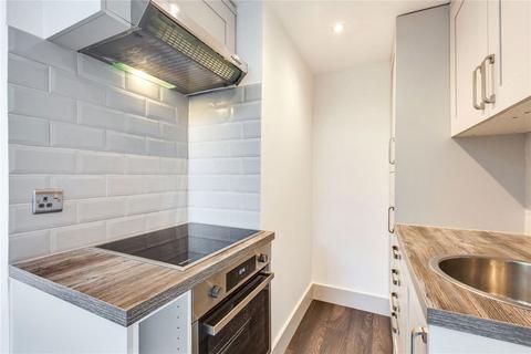 Studio to rent, Shirland Road, London W9