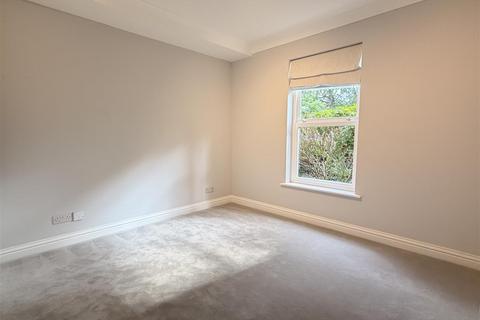 undefined, Boundary Road, Farnborough GU14