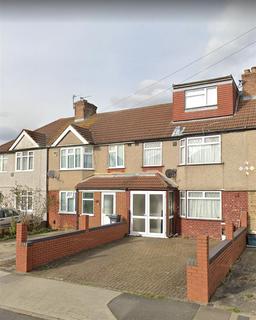 4 bedroom terraced house to rent, Waye Avenue, Hounslow TW5