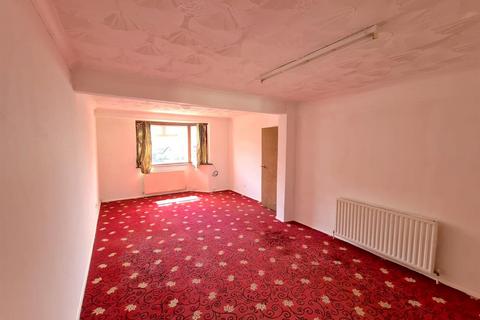 4 bedroom terraced house to rent, Waye Avenue, Hounslow TW5