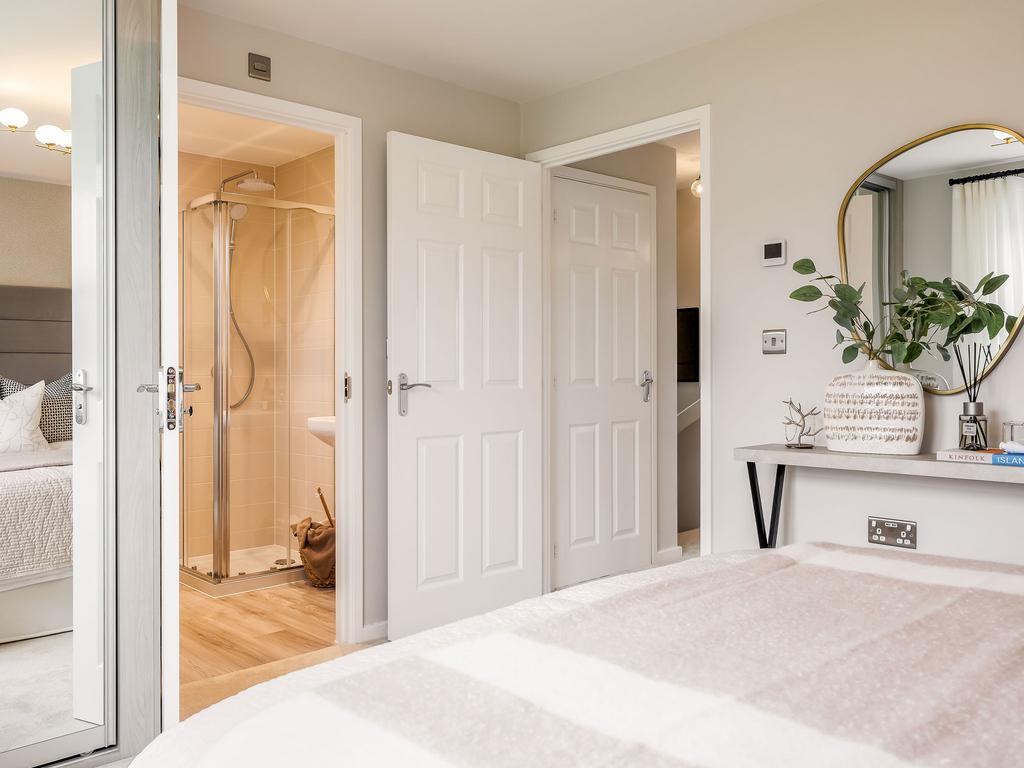 Master bedroom, en suite
