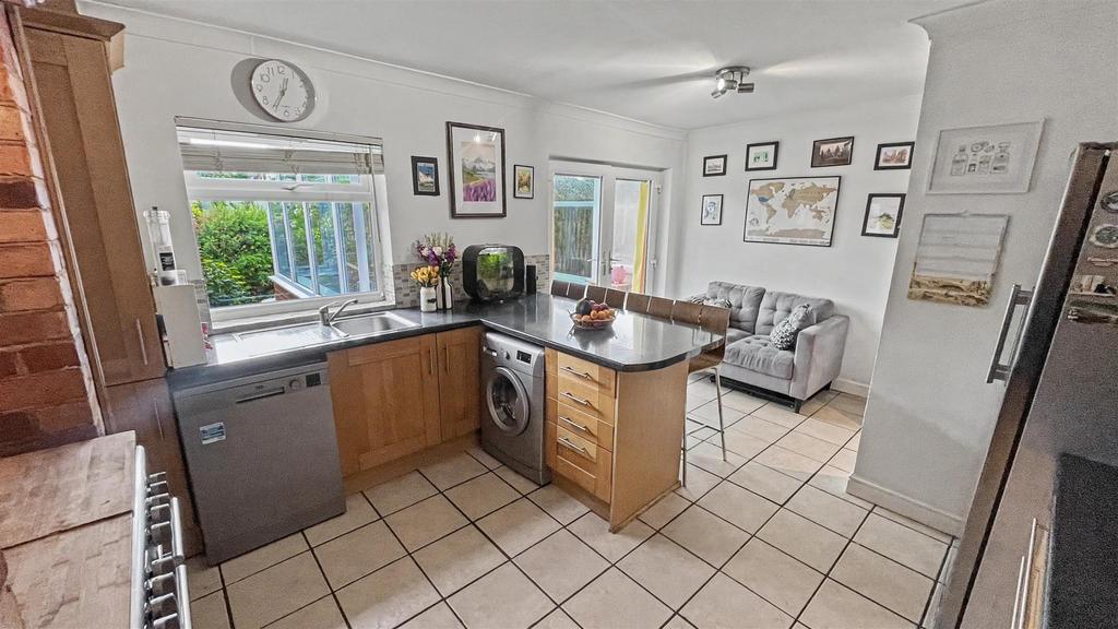 House in Birmingham, Brandwood End - More