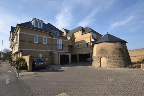 2 bedroom apartment to rent, Broadway, Sheerness