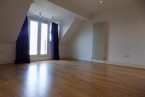 2 bedroom apartment to rent, Broadway, Sheerness