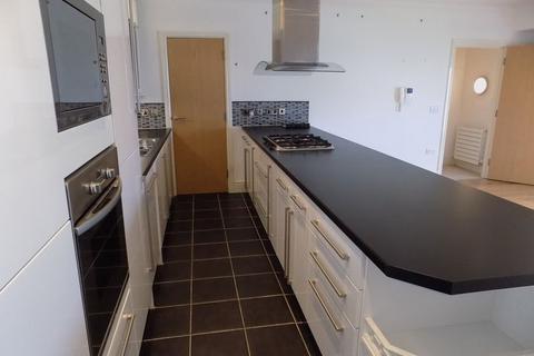 2 bedroom apartment to rent, Broadway, Sheerness