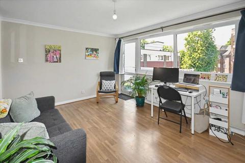 Gunnersbury Close, Chiswick