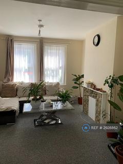 2 bedroom flat to rent, Broomfield Road, Folkestone, CT19