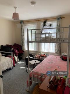 2 bedroom flat to rent, Broomfield Road, Folkestone, CT19