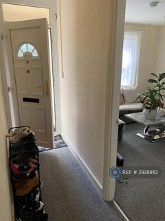 2 bedroom flat to rent, Broomfield Road, Folkestone, CT19