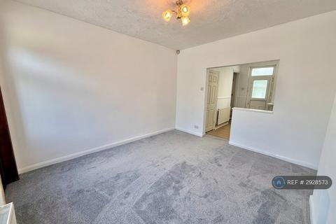 2 bedroom terraced house to rent, High St, Barnsley, S70