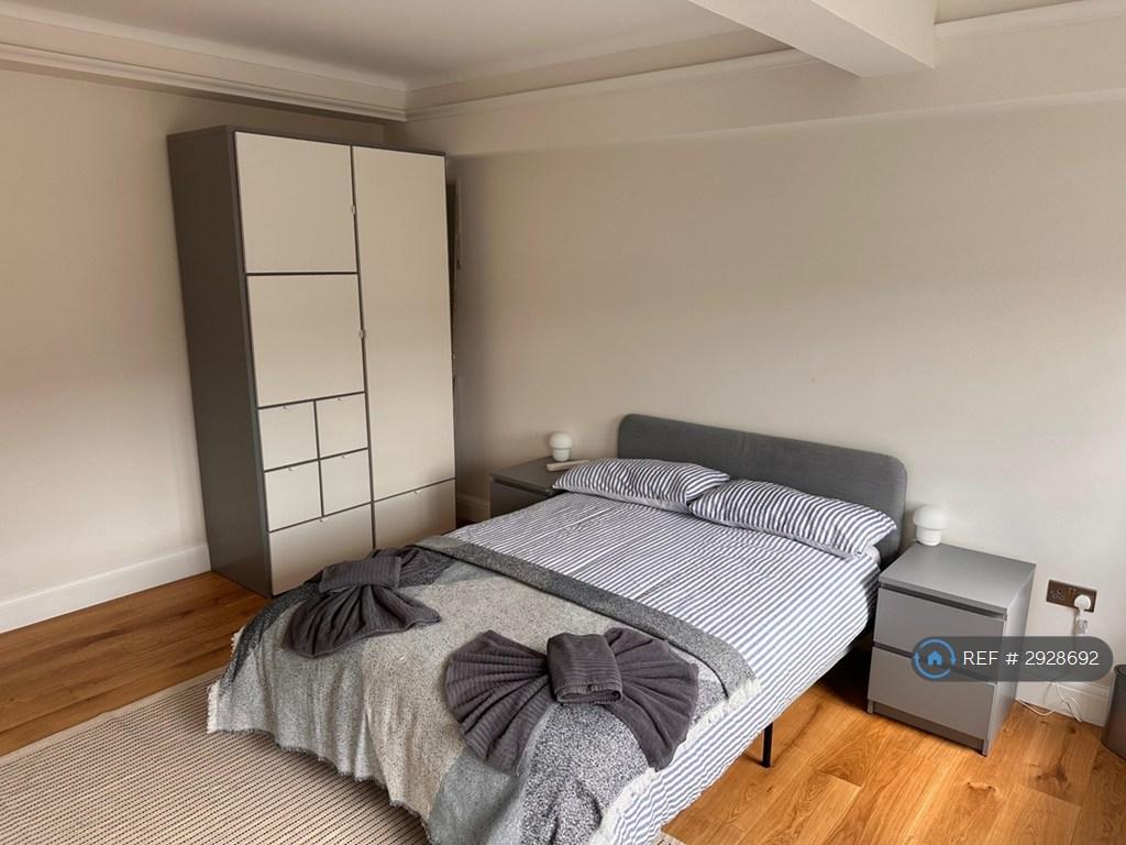 Paramount Court, London, WC1E 2 bed flat to rent - £4,350 pcm (£1,004 pw)