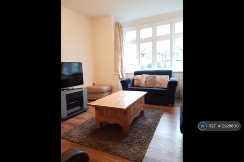 5 bedroom semi-detached house to rent, Lynwood Avenue, Slough, SL3