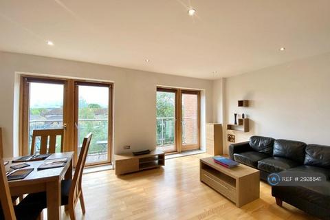 2 bedroom flat to rent, Pond Garth, York, YO1