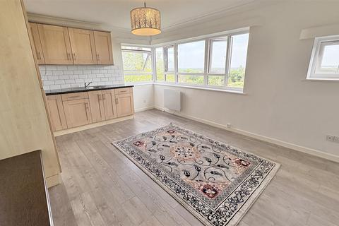 2 bedroom flat for sale, Moseley Court, Yardley Wood Road, Birmingham B13